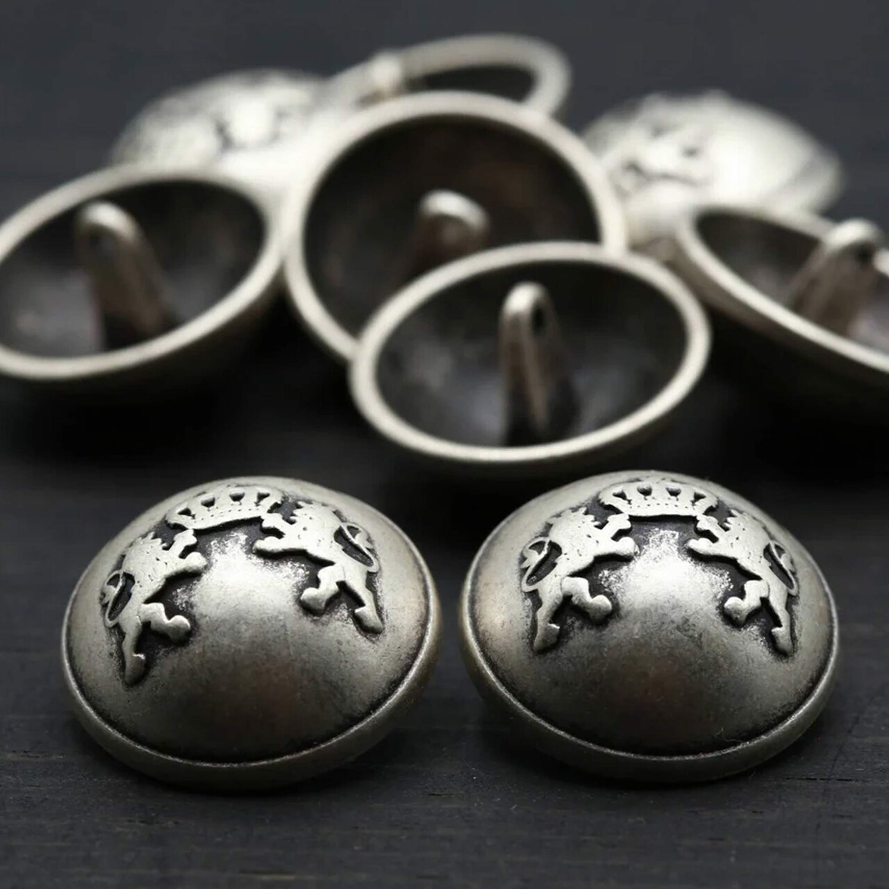 4 Pieces Antique Silver Lion with Crown Dome Shank Metal Buttons Size 1 Inch